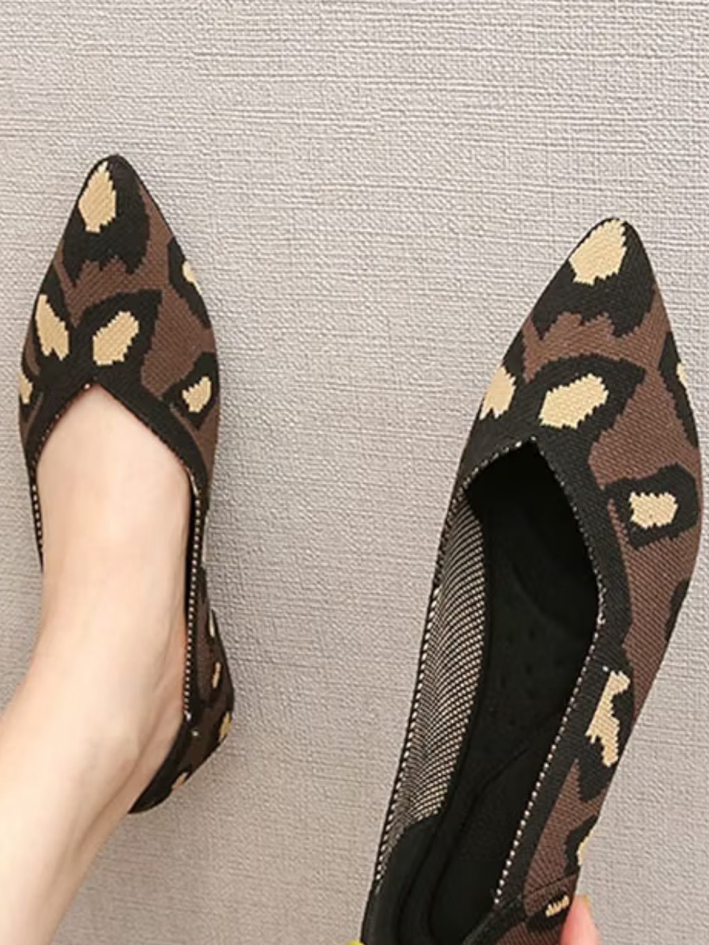 Soft~Black Leopard Print~Breathable Mesh Knit~Pointed Toe~Ballet Flat~Size 9.5